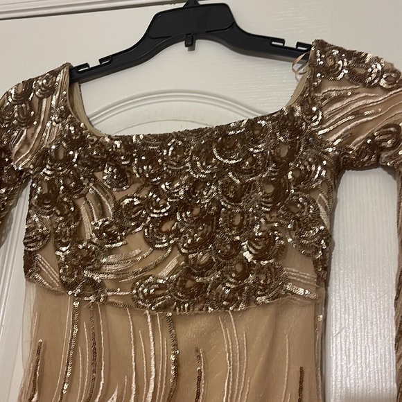 Beautiful Gold Sequins Form Fitting Size Small. - Picture 5 of 12
